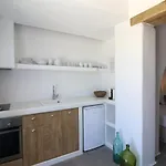 Archon Seaside Retreat Pláka