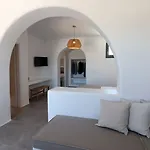 Archon Seaside Retreat מלון דירות 4*