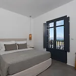 מלון דירות Archon Seaside Retreat 4*